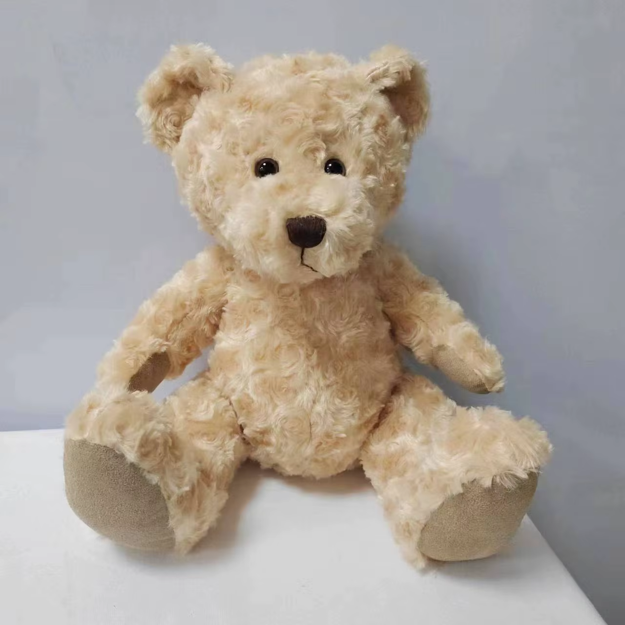 Ursuleț de pluș - Prietenul perfect pentru îmbrățișări!