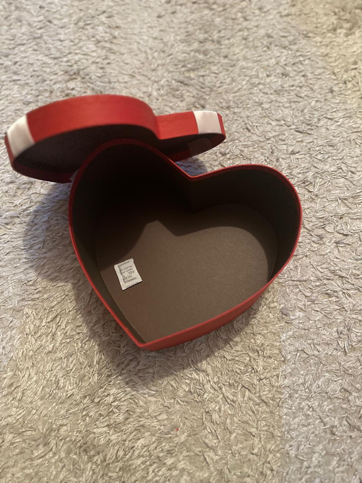 Cutie în formă de inimă - imagine 3