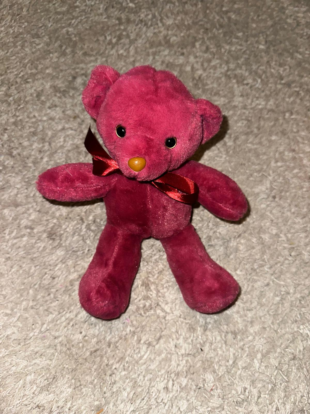 Ursuleț de pluș Roșu Vișiniu cu fundiță