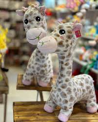 Jucărie de pluș girafă – prietenul perfect pentru cei mici
