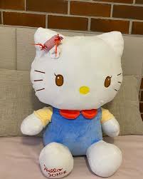 Pluș Hello Kitty cu salopetă albastră