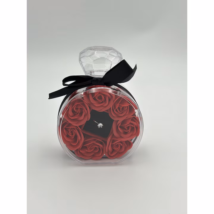 Cutie cadou tip diamant cu trandafiri și inel